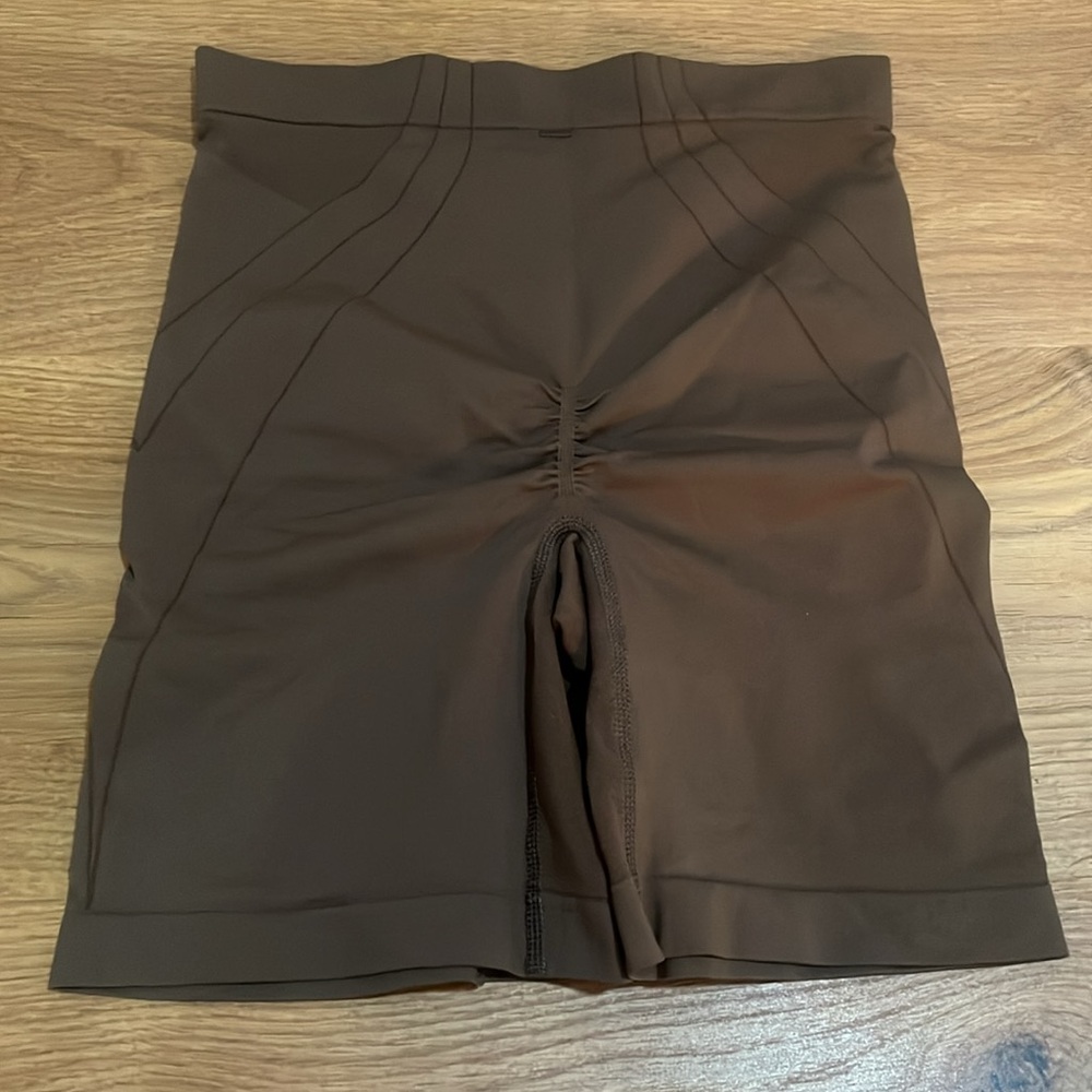 NWT Maidenform Firm Control Feel Good Fashion Mid-Thigh Shaper Brown Medium - Picture 4 of 9